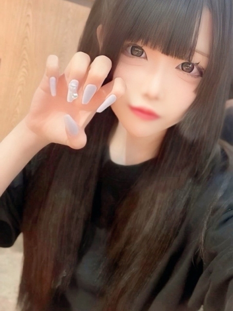 てる